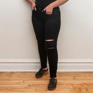 BLACK TRUE SKINNY RAW HEM JEANS